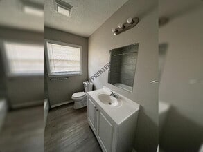 9412 Northland Rd in The Village, OK - Foto de edificio - Building Photo