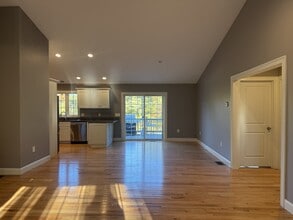 37 J Davis Rd in Charlton, MA - Building Photo - Building Photo