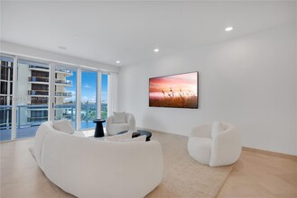 10101 Collins Ave in Bal Harbour, FL - Building Photo - Building Photo