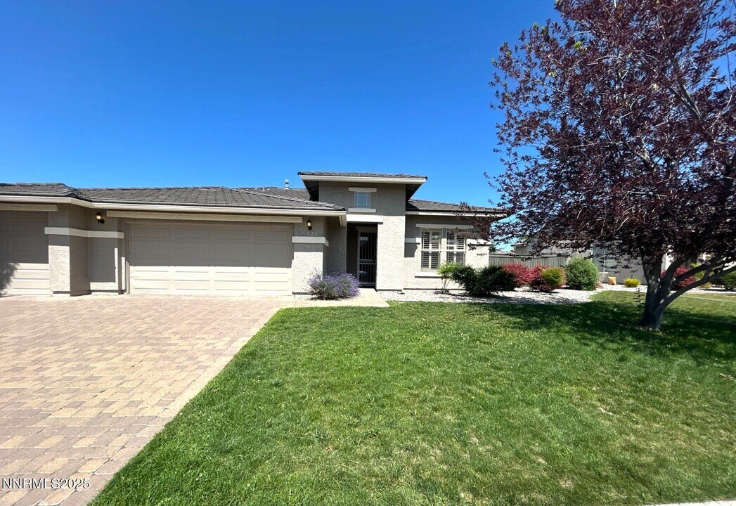 5021 Chevalier Dr in Sparks, NV - Building Photo