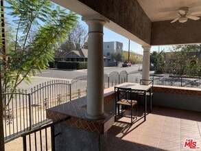 1305 W 37th Pl in Los Angeles, CA - Building Photo - Building Photo