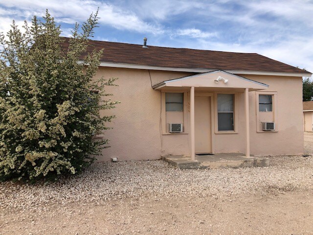 506 E 1st St in Portales, NM - Foto de edificio