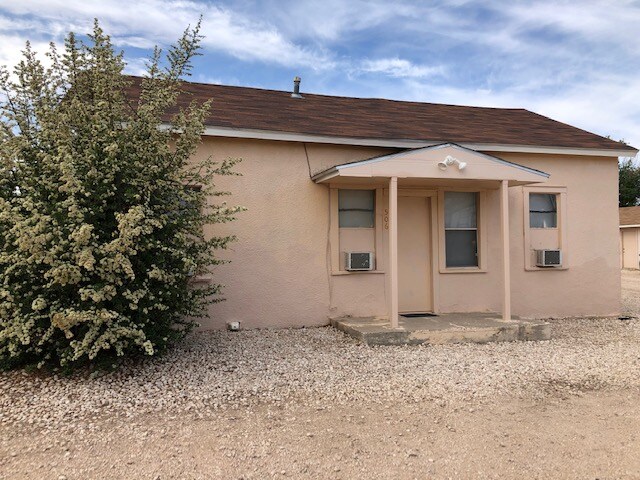 506 E 1st St in Portales, NM - Building Photo