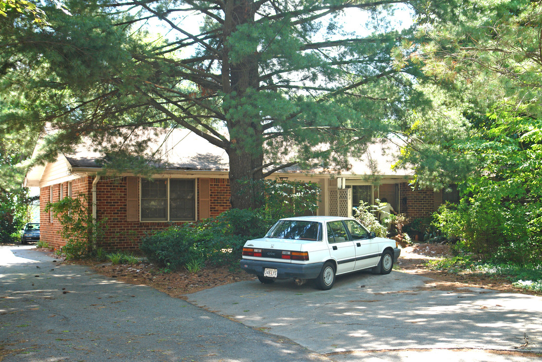 230 Sandy Springs Pl in Atlanta, GA - Building Photo