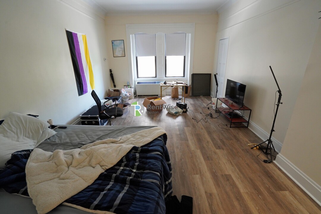 62 Boylston St in Boston, MA - Building Photo