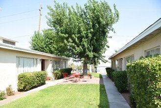 218 S 14th St in Las Vegas, NV - Building Photo - Building Photo