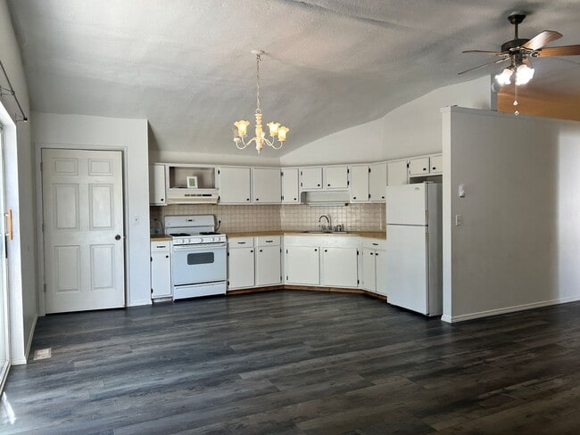 576 3 Skalkaho Hwy in Hamilton, MT - Building Photo - Building Photo