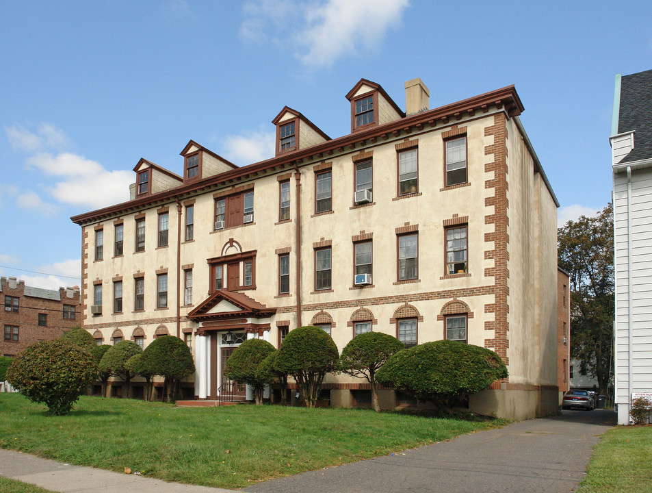 804 Farmington Ave in West Hartford, CT - Building Photo