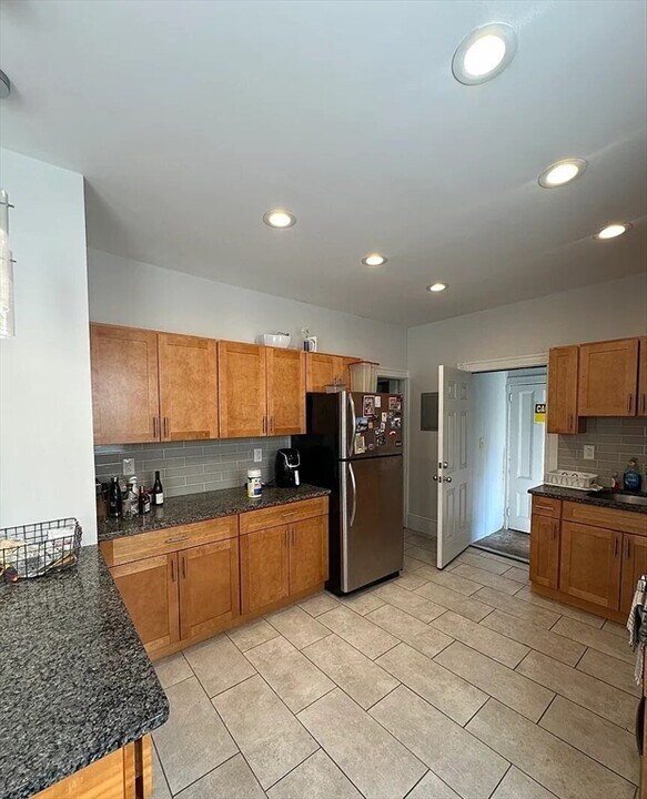 384 Washington St in Cambridge, MA - Building Photo