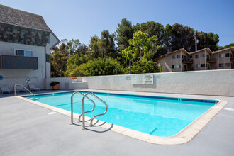 Hillside Terrace Apartments in Torrance, CA - Building Photo - Building Photo