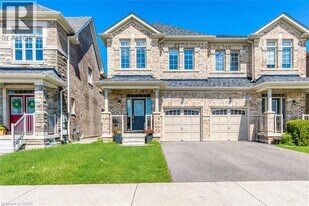 407 Skinner Rd in Hamilton, ON - Building Photo