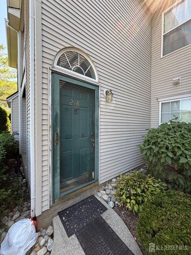 218 Cambridge Ct in Clifton, NJ - Building Photo - Building Photo