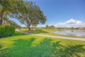 13046 Amberley Ct in Bonita Springs, FL - Foto de edificio - Building Photo