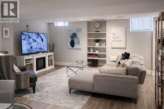 170 Humphrey St in Waterdown, ON - Building Photo - Building Photo