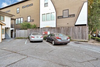 1607 Welch St in Houston, TX - Foto de edificio - Building Photo