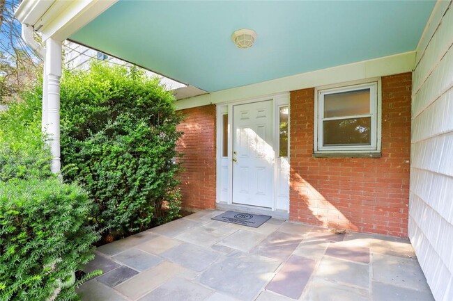 510 Hommocks Rd in Larchmont, NY - Building Photo - Building Photo