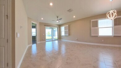 419 Ibiza Loop in Venice, FL - Foto de edificio - Building Photo