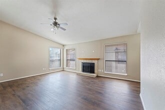 8100 Cambridge St in Houston, TX - Foto de edificio - Building Photo