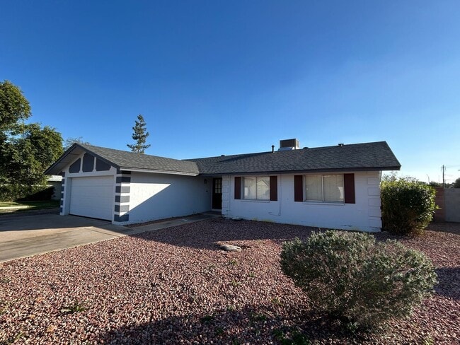 8601 E Orange Blossom Ln in Scottsdale, AZ - Building Photo - Building Photo