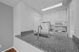 1810 N Garrett Ave in Dallas, TX - Building Photo - Building Photo