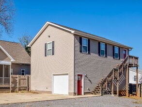 301 McAllister St in Cramerton, NC - Foto de edificio - Building Photo