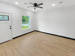 7949 Earhart St in Houston, TX - Building Photo - Building Photo