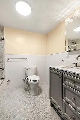 211 Thompson St in New York, NY - Building Photo - Building Photo
