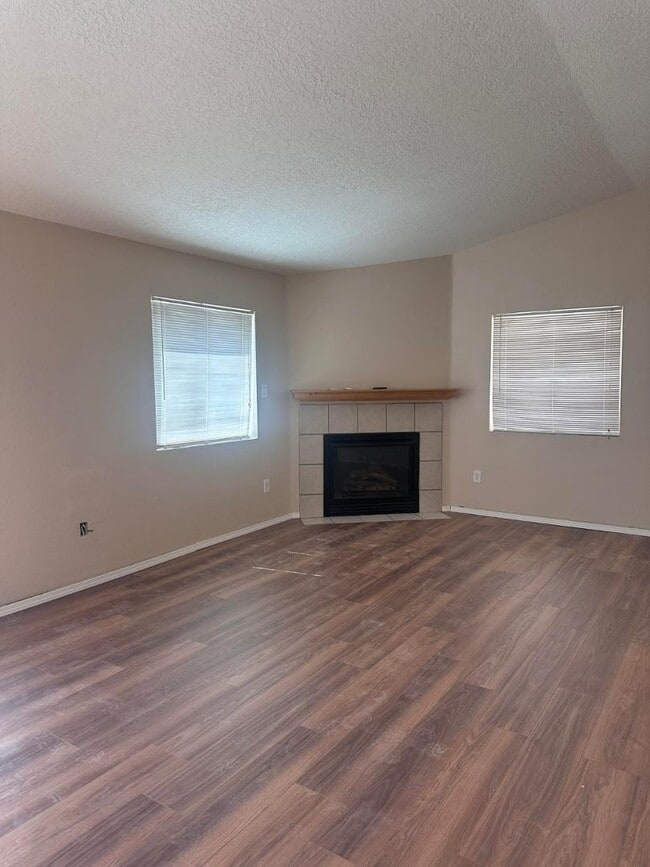 9623 Gemstone Rd SW in Albuquerque, NM - Foto de edificio - Building Photo