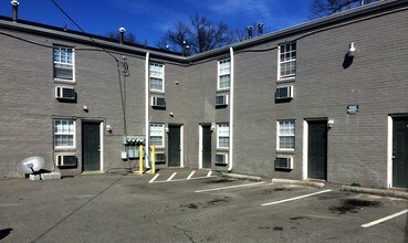 401 E Brookland Park Blvd in Richmond, VA - Foto de edificio - Building Photo