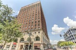 10 N Main St in Memphis, TN - Building Photo