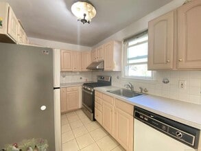 19 Dartmouth Ln in Danbury, CT - Building Photo - Building Photo