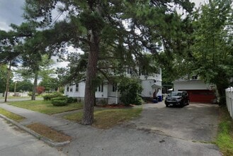 2060 Elm St in Manchester, NH - Building Photo - Building Photo