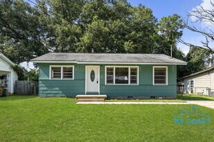 2050 North Dr in Biloxi, MS - Building Photo