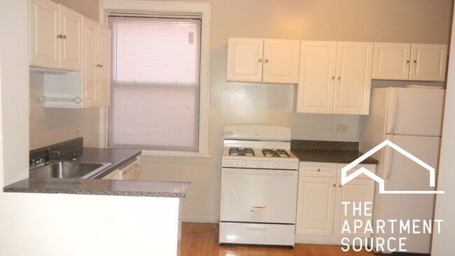 1033 Dempster St, Unit W1 in Evanston, IL - Foto de edificio - Building Photo