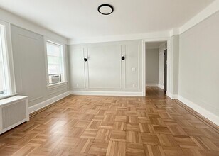 12 Chatsworth Ave in Larchmont, NY - Building Photo - Building Photo