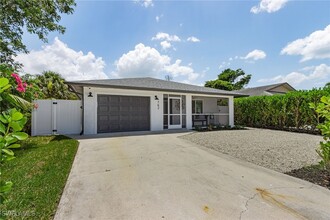 762 103rd Ave N in Naples, FL - Building Photo - Building Photo