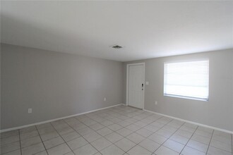 562 Briarwood Rd in Venice, FL - Foto de edificio - Building Photo
