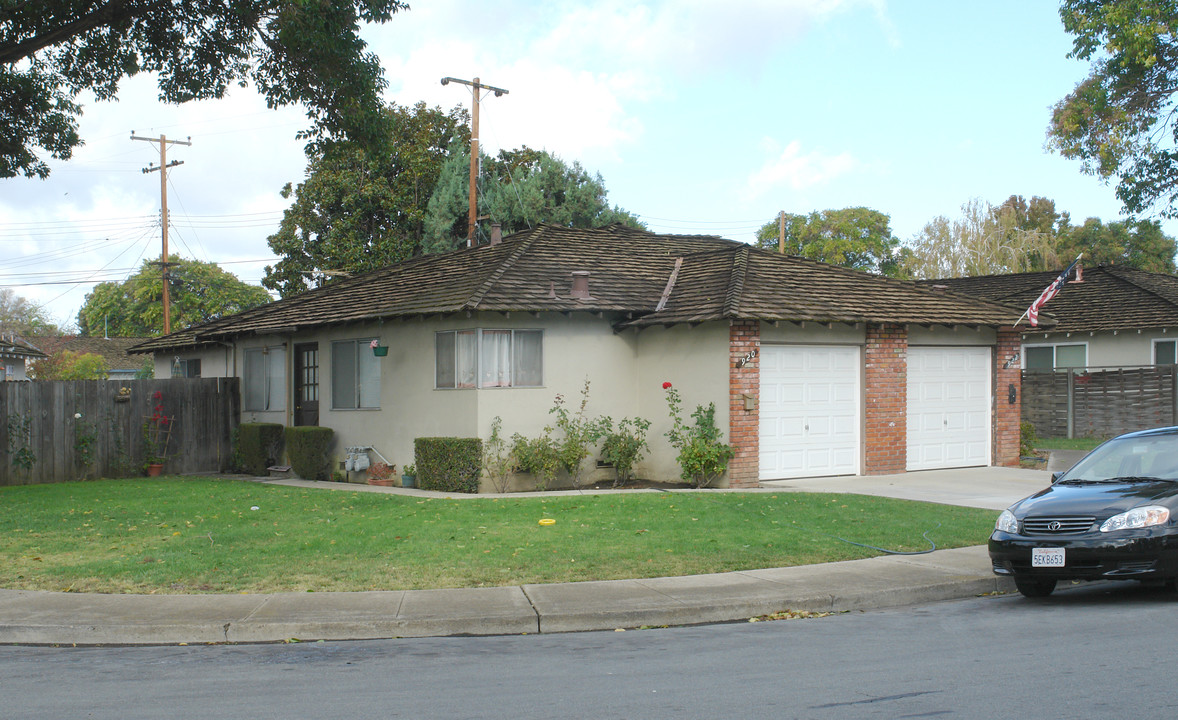 920-922 Live Oak Dr in Santa Clara, CA - Building Photo