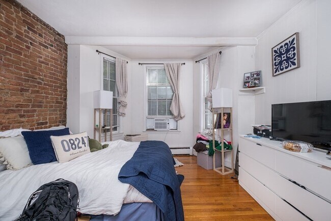 4 Wigglesworth St, Unit 1 in Boston, MA - Building Photo - Building Photo