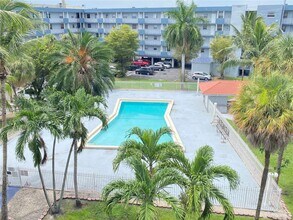 1655 W 44th Pl in Hialeah, FL - Building Photo - Building Photo