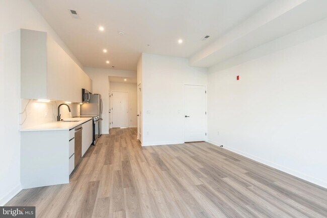 3120 W Jefferson St, Unit 304 in Philadelphia, PA - Building Photo - Building Photo