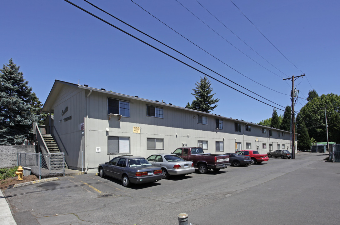 Castle Terrace Apartments in Springfield, OR - Building Photo