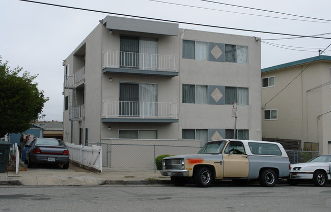 233 Santa Lucia Ave in San Bruno, CA - Building Photo - Building Photo