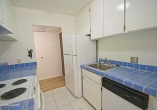 2599 Lakeside Dr in Reno, NV - Building Photo - Building Photo