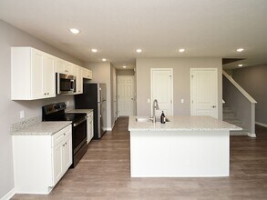 17078 Hawthorne Ave in Omaha, NE - Building Photo - Building Photo