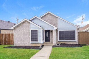 1334 Cedar Ridge Dr in Lewisville, TX - Building Photo