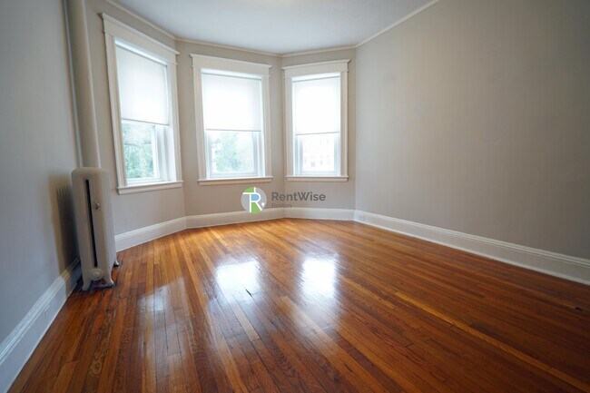 64 Woodstock Ave, Unit 5 in Boston, MA - Building Photo - Building Photo