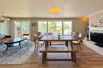 3490 NE 146th St in Lake Forest Park, WA - Building Photo - Building Photo