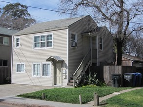 Lochbrae Apartments in Sacramento, CA - Building Photo - Building Photo