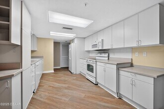 3 Oceans W Blvd, Unit 4C4 in Daytona Beach, FL - Building Photo - Building Photo